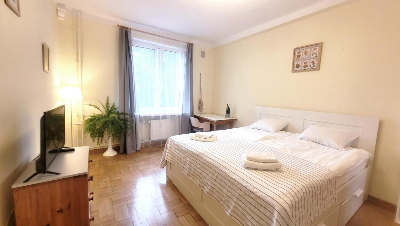 Happy Life - Apartment Next To Metro Station Варшава Екстер'єр фото