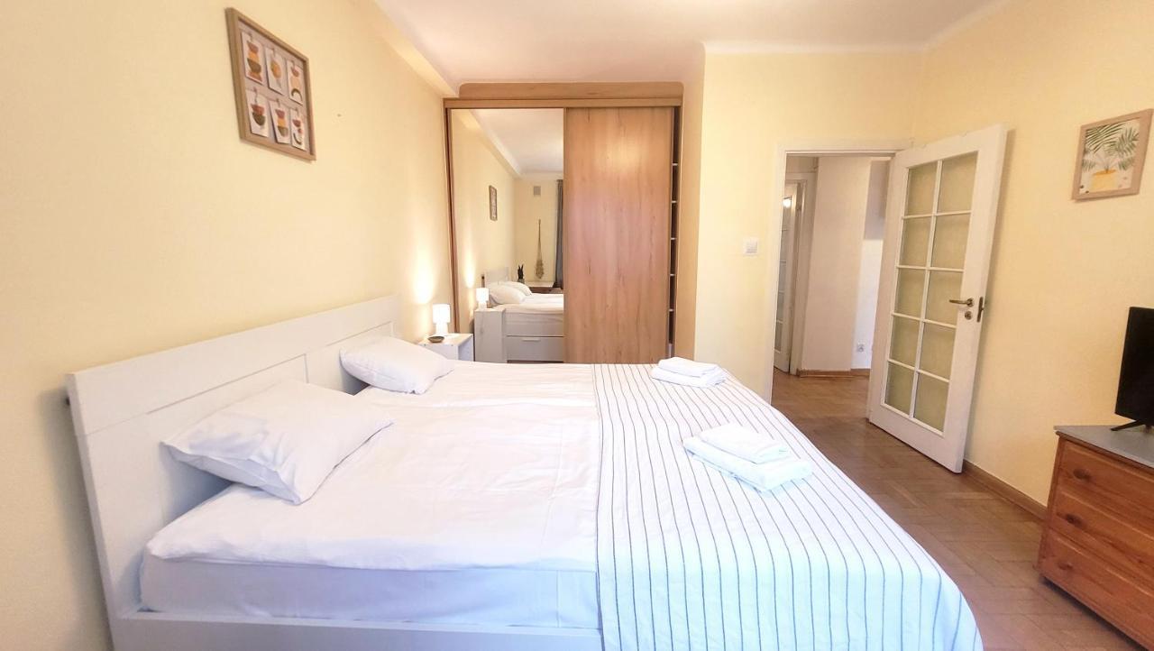 Happy Life - Apartment Next To Metro Station Варшава Екстер'єр фото